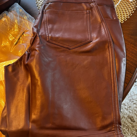Faux leather pants ankle 27” NWT Hudson North.  Size 12 fits like an 8 to 10 - Picture 6 of 8